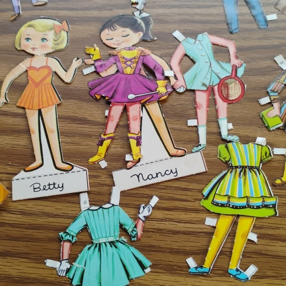 🧸VINTAGE Paper Dolls 1960’s Kay,Dixie, Dot & Millie AMAZING WARDROBE LOT